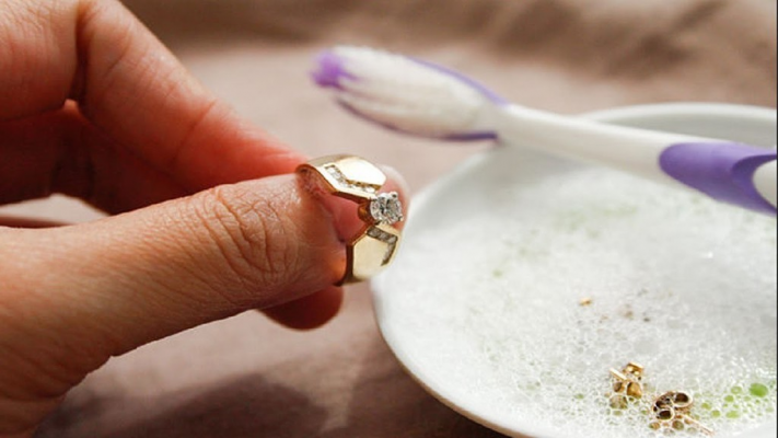 Как самостоятельно чистить бриллианты