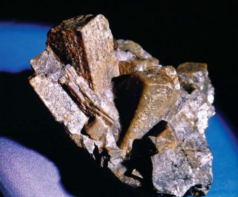Натуральный камень андалузит