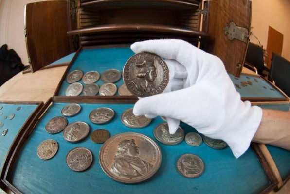 Коллекция монет из запасников общественной библиотеки (Германия, 2011 год)